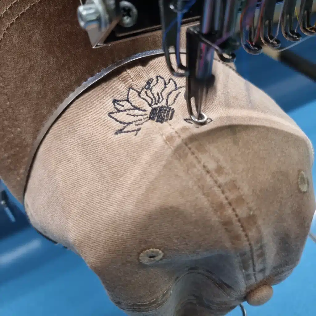 Broderie
Un marquage élégant et durable pour un rendu haut de gamme.