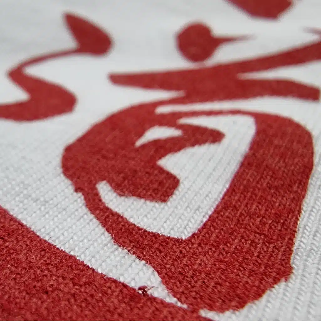 Sérigraphie
Parfaite pour les grandes quantités et les couleurs intenses.