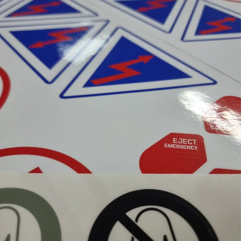 Adhésif
Une solution personnalisée pour vitrines, panneaux et signalétique.